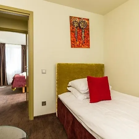Hof Aparthotel 4*