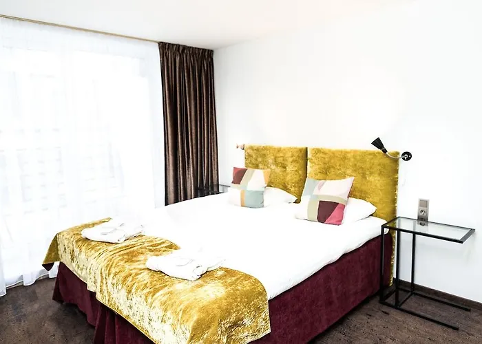 Hof מלון דירות 4*